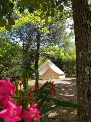 Stellplatz - Stellplatz + 1 Fahrzeug - Camping Hello Soleil