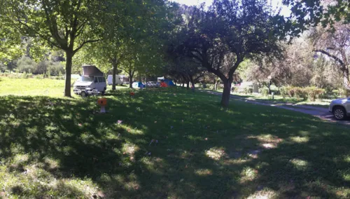 Stellplatz - Confort Stellplatz : Mit Strom - image n°2 - Camping Les Guilles