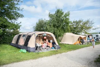 Emplacement - Emplacement Camping Confort - Huttopia Les Falaises - Normandie