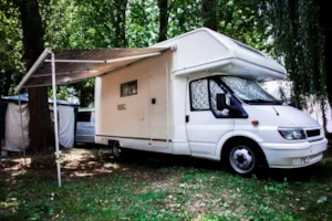 Emplacement - Emplacement Etape Camping-car (électricité + accès vidange) - Camping Le Marintan