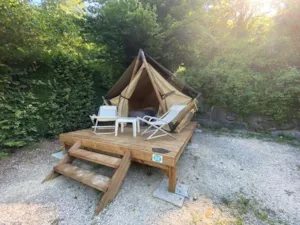 Locatif - Tente Glamping avec électricité lits twins - Camping Le Marintan