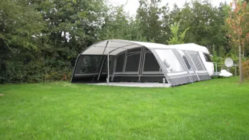 Stellplatz - Xl Comfort Kampeerplaats - Parkcamping 't Ravenest