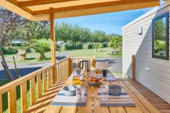 Mietunterkunft - Mobil Home Baïgura 2Ch Premium Terrasse Couverte - Camping la Ferme des 4 Chênes