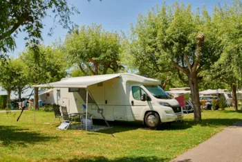 Stellplatz - Stellplatz Caravan, Wohnmobil Oder Van - Camping la Ferme des 4 Chênes