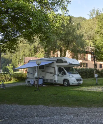 Pitch - Pitch Camper + 1 Car + Tent , Caravan Or Camping-Car + Electricity - Campeggio Casavecchia