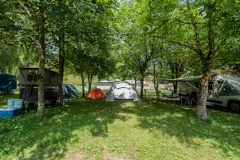 Kampeerplaats(en) - Stellplaats Xlarge + 1 Auto + Tent, Caravan Of Camper + Elektriciteit - Campeggio Casavecchia