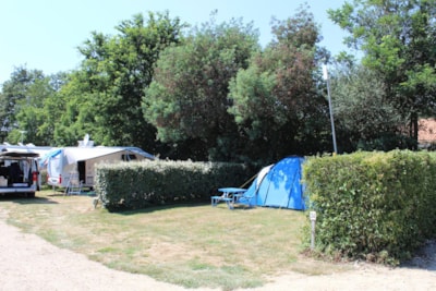 Pitch : car + tent or caravan — 2