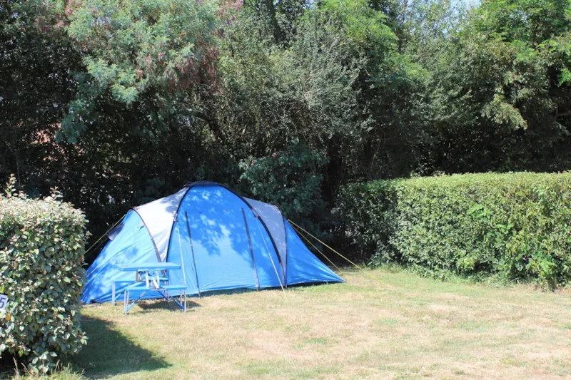 Emplacement Voiture + Tente Ou Caravane