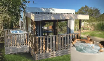 Huuraccommodatie(s) - Mobil-Home Otello Solo Premium Avec Spa 2 Pers. - Camping Au Pré de l'Etang