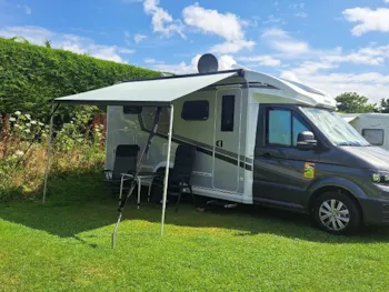 Stellplatz - Wohnwagen Unter 8 Meters Ohne Anhänger, 2 Personnen + Strom 10A - Camping Les Pommiers