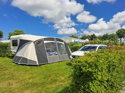 Pacchetto Piazzola (Tenda O Roulotte + 1 Auto + Elettricità 10A)