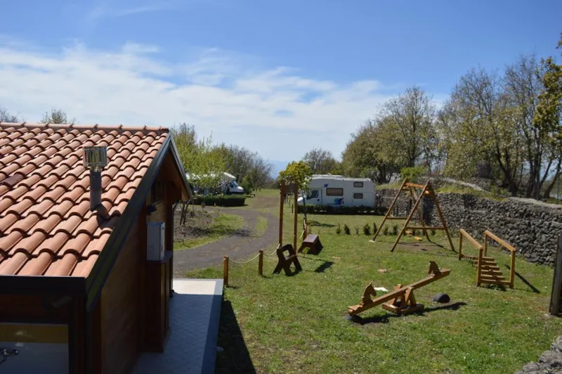 Emplacement Caravane + Véhicule