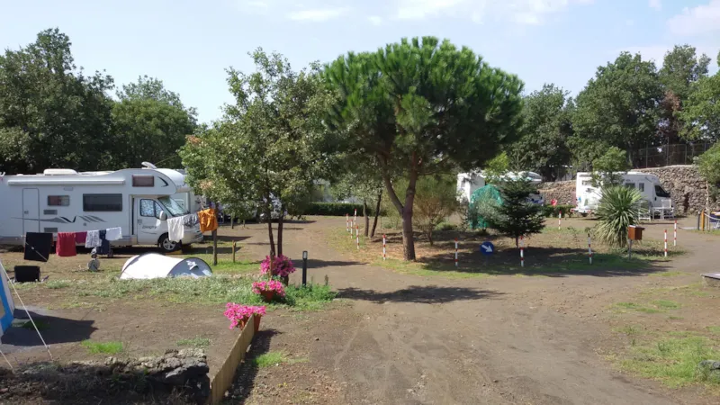 Emplacement Caravane + Véhicule