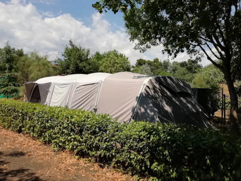 Emplacement Tente Familiale + Véhicule