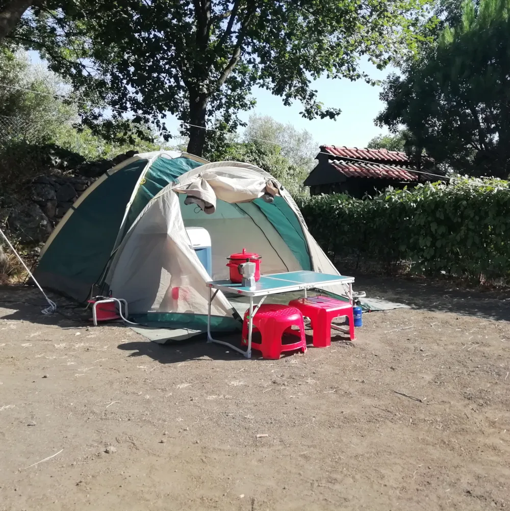 Emplacement - Emplacement Petite Tente + Véhicule - Mons Gibel Camping Park