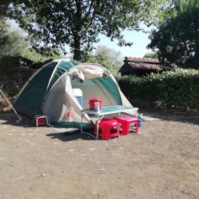 Pitch Small tent + vehicle
