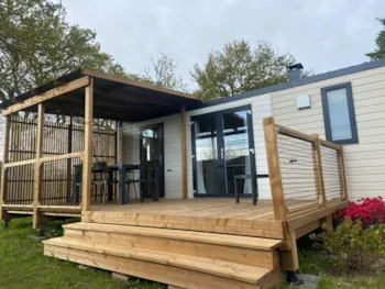 Mietunterkunft - Family Collection – Mobilheim Mit 3 Schlafzimmern, Überdachter Terrasse Und Tv. - Camping Domaine du Mès