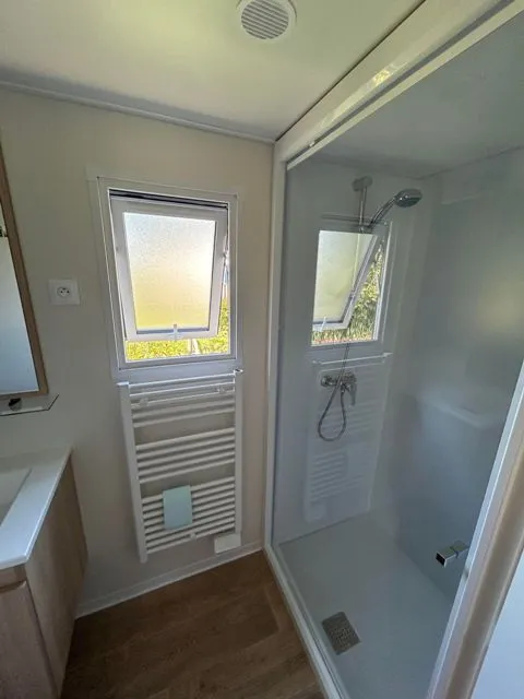 Collection Prestige - Mobil-Home Contemporain Avec Terrasse Xxl Pour 4 Personnes.