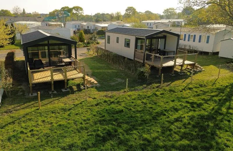 Collection Prestige - Mobil-Home Contemporain Avec Terrasse Xxl Pour 4 Personnes.