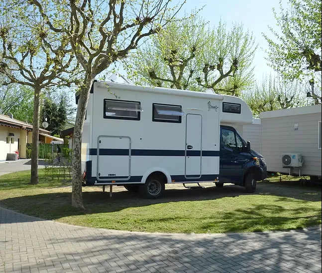 Stellplatz Mit Teilweisem Seeblick