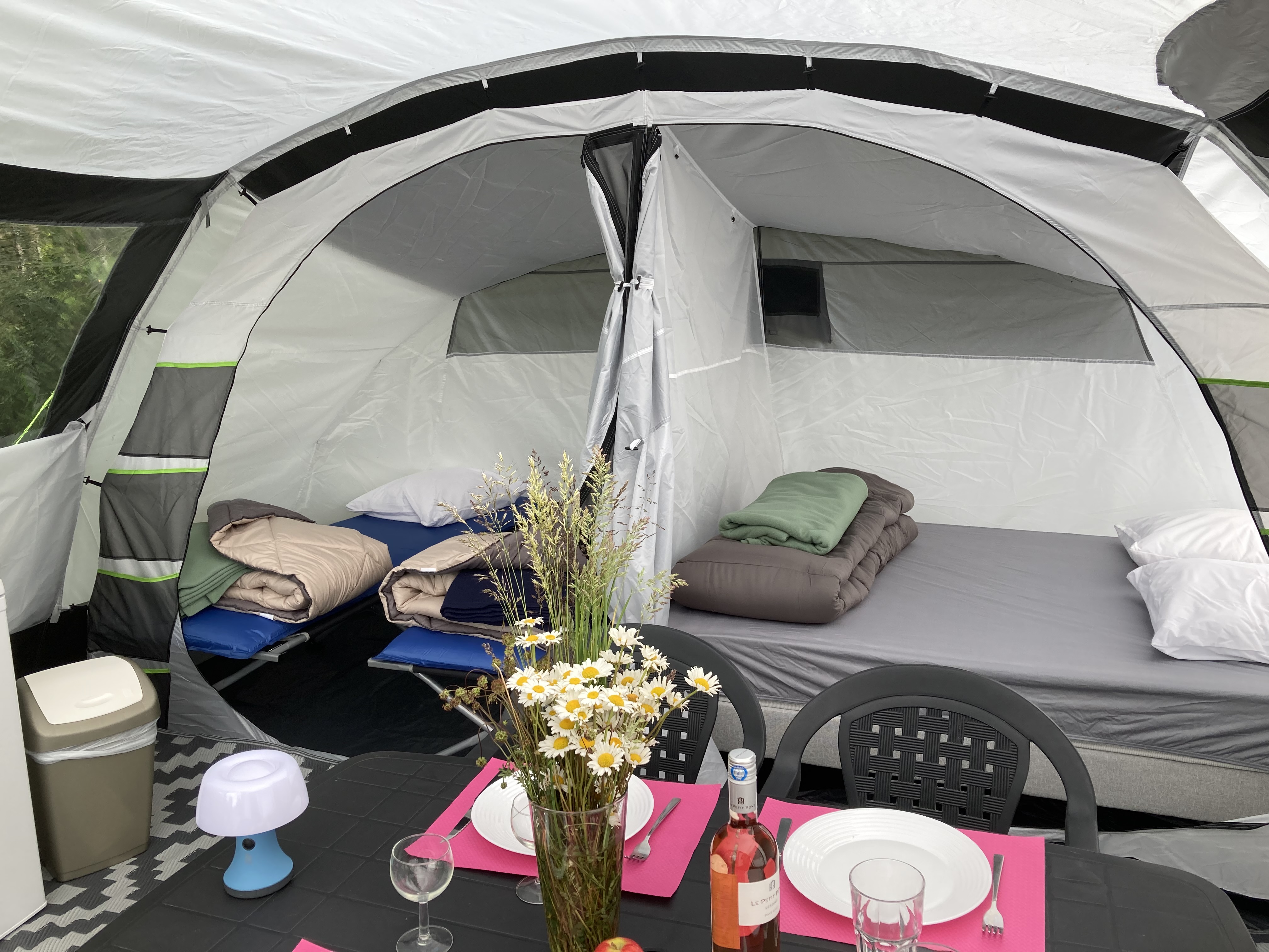 Mietunterkunft - Pret À Camper Famille 4 Personnes - Camping de l'Aix