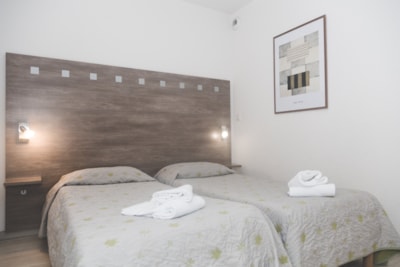 1-Bedroom Apartment with Twin Beds — 1