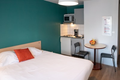 Studio with Double Bed — 2