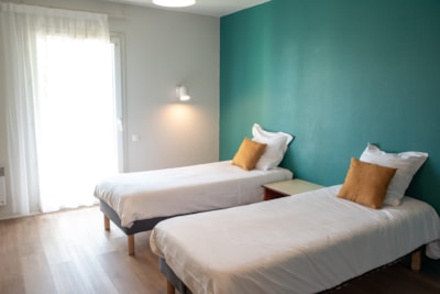 Studio with Twin Beds & Balcony — 6