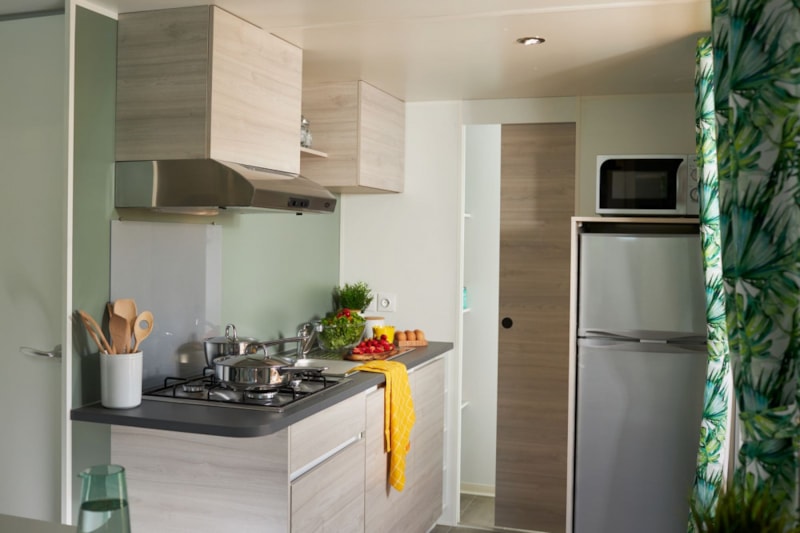Mobilheim Premium 33m² (2 Zimmer) + Überdachte Terrasse + Klimaanlage + LV + TV