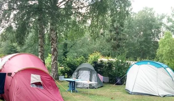 Kampeerplaats(en) - Standplaats Tent / Caravan + Elektriciteit - Domaine de Sery