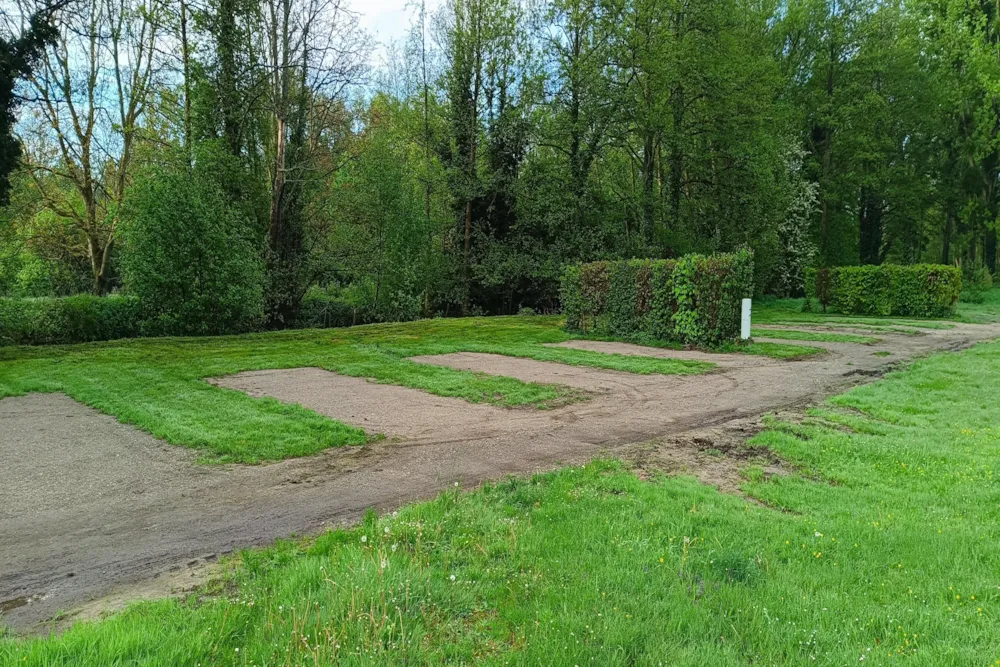 Kampeerplaats(en) - Standplaats : Camper + Elektriciteit - Domaine de Sery