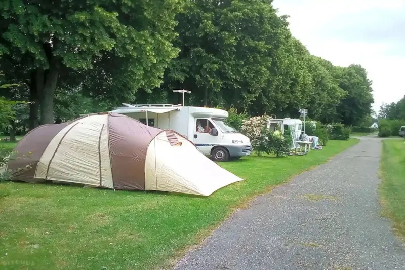 Emplacement Camping / Tente - Caravane + Électricité