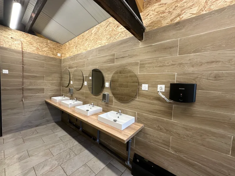 Campez En Toute Simplicité : Emplacement Sans Électricité