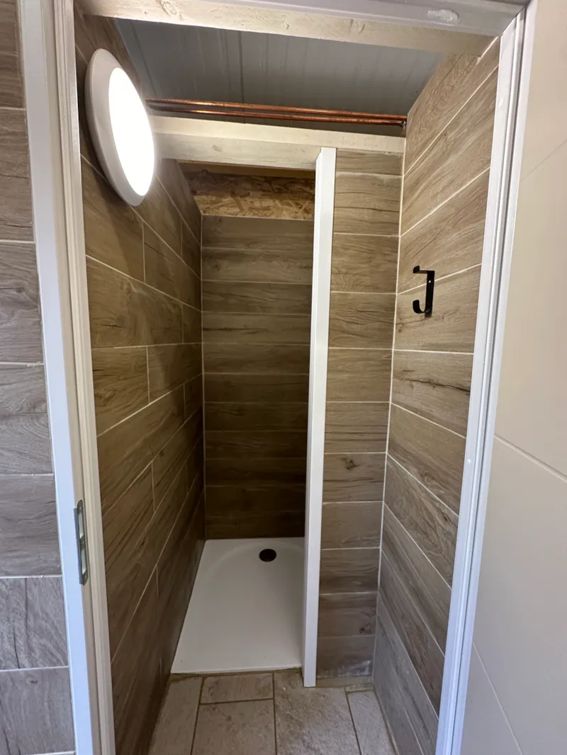 Campez En Toute Simplicité : Emplacement Sans Électricité