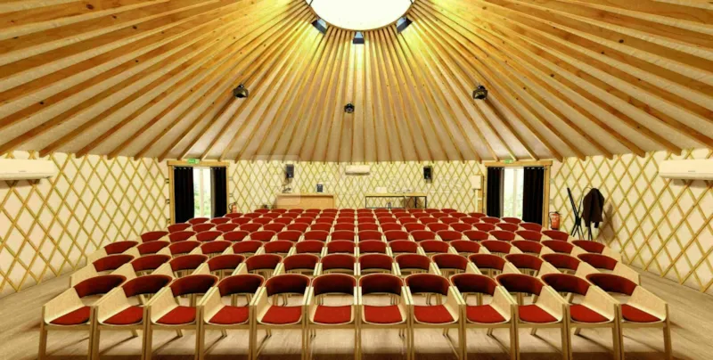 La Salle Yourte 100 M² Uniquement