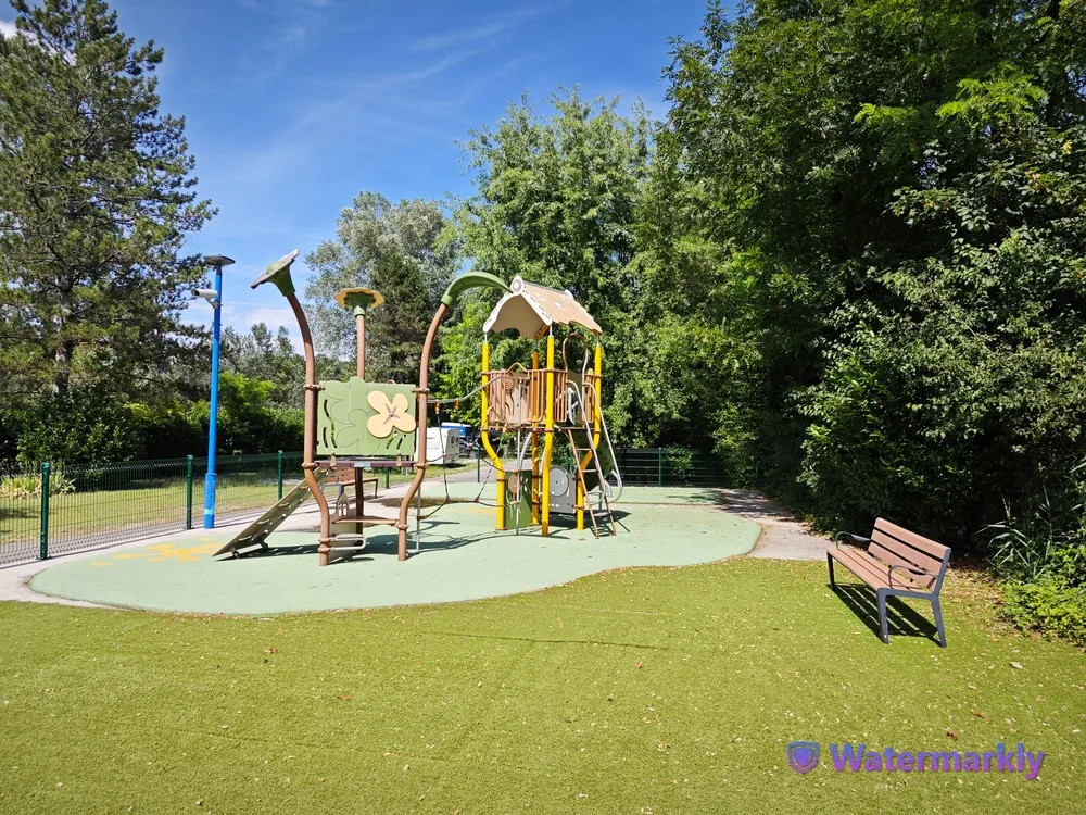 Camping du Lac de La Terrasse - image n°15 - Isere