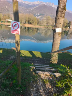 Emplacement - Emplacement pêcheur n°5 - Camping du Lac de La Terrasse