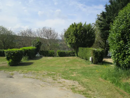 Kampeerplaats(en) - Standplaats : Tent / Caravan / Kampeerwagen / Bestelwagen - image n°2 - Camping Bellevue