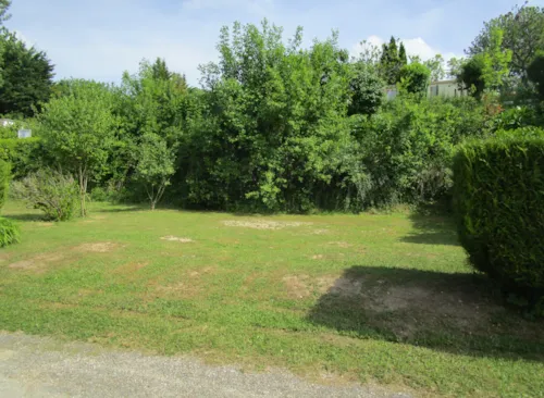 Kampeerplaats(en) - Standplaats : Tent / Caravan / Kampeerwagen / Bestelwagen - image n°3 - Camping Bellevue
