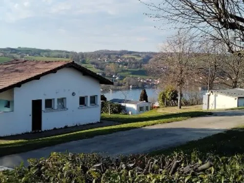 Location - Mobil Home Ami Des Animaux Emplacement 05 - image n°2 - Camping Bellevue