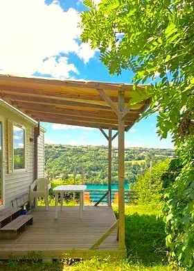 Location - Mobil-Home Plus Emplacement 84 - image n°1 - Camping Bellevue