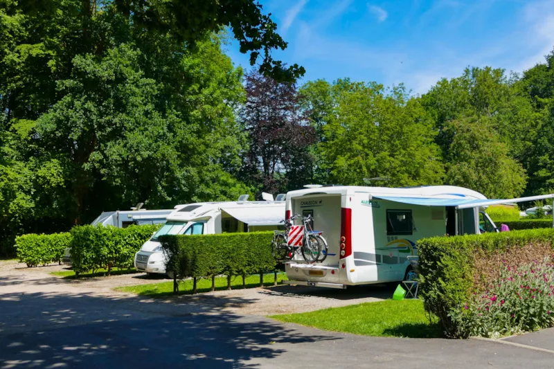 Emplacement + 1 Voiture