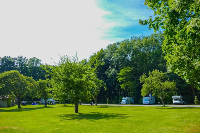Emplacement + 1 Voiture