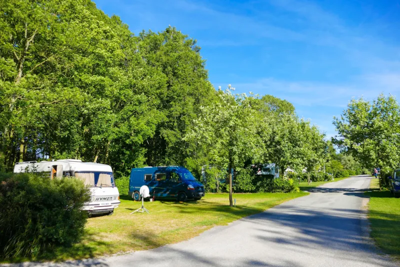 Emplacement + 1 Voiture