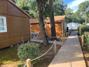 Mietunterkunft - Chalet 35M² - 3 Zimmer - Camping de la Corsive