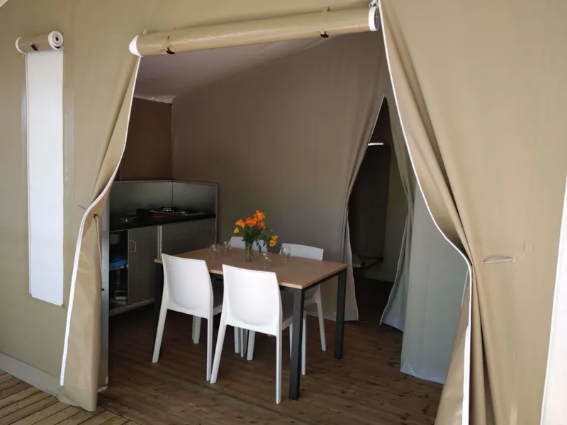 Tente Lodge - 33 M² - 2 Chambres - Sans Sanitaires Privés