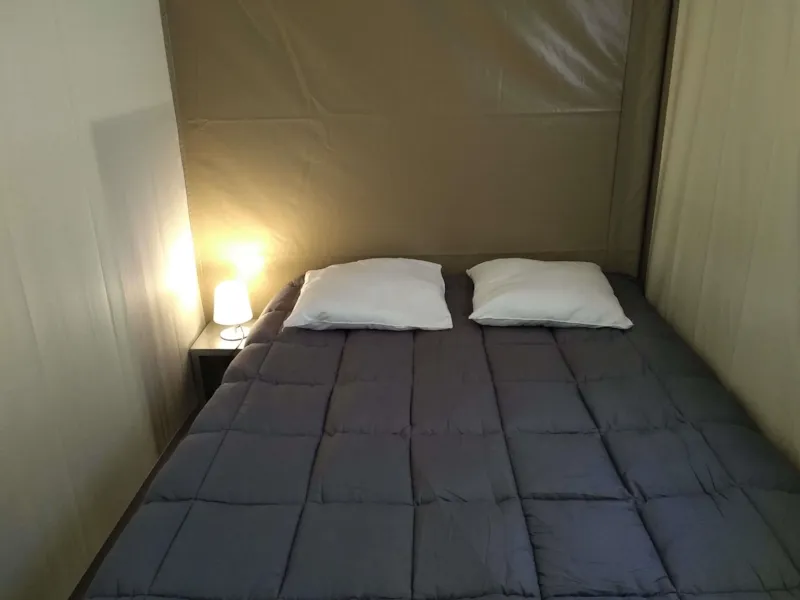 Tente Lodge - 33 M² - 2 Chambres - Sans Sanitaires Privés
