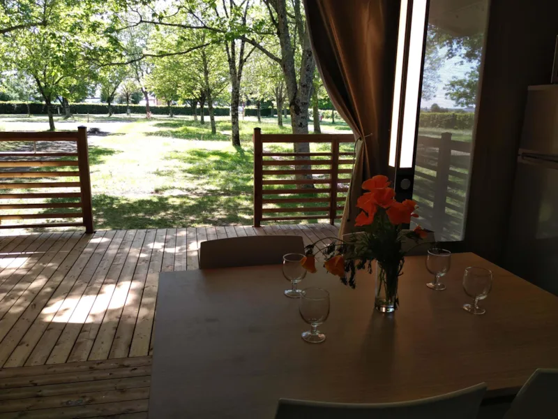 Tente Lodge - 33 M² - 2 Chambres - Sans Sanitaires Privés