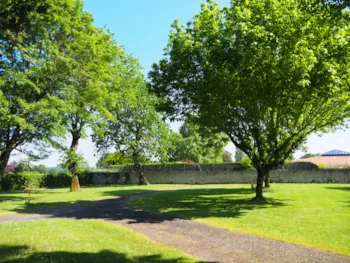 Emplacement - Forfait Emplacement + 1 Véhicule + 1 Tente Ou 1 Camping-Car Ou 1 Caravane - Camping Le Sorlut