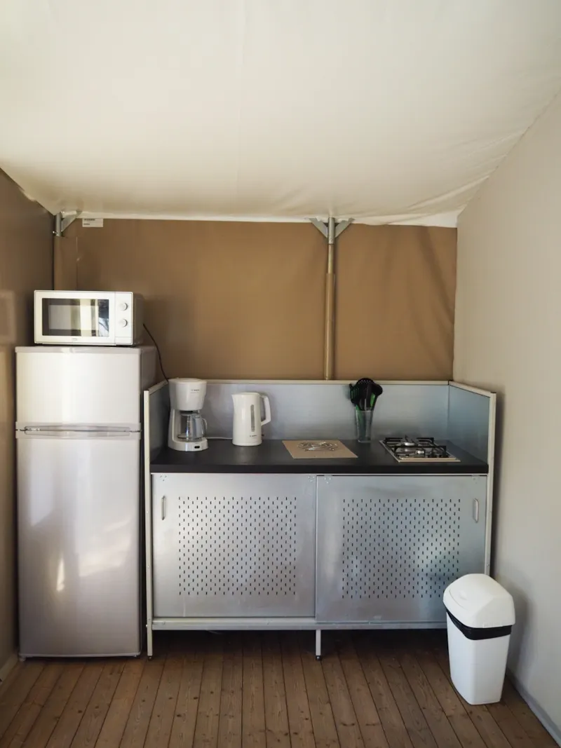 Tente Lodge - 33 M² - 2 Chambres - Sans Sanitaires Privés